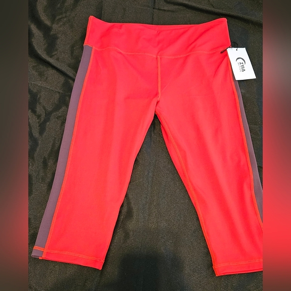 Zyia Royalty Red Strip Light N Tight Hi-Rise Crop 17" Leggings, Size 16-18 - Picture 1 of 4
